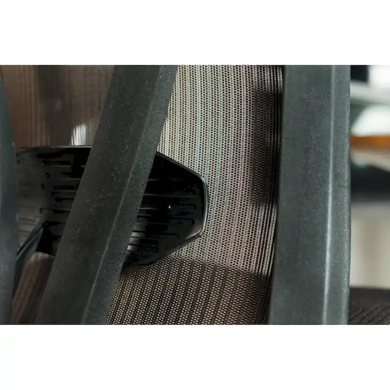 Sedia da Ufficio Girevole Ergonomica Marrone con Schienale Alto e Poggiatesta e Braccioli Regolabili, 1 Persona, Altezza Massima 132 cm