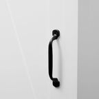 Mobile contenitore da bagno autoportante in stile rustico bianco con anta scorrevole a fienile